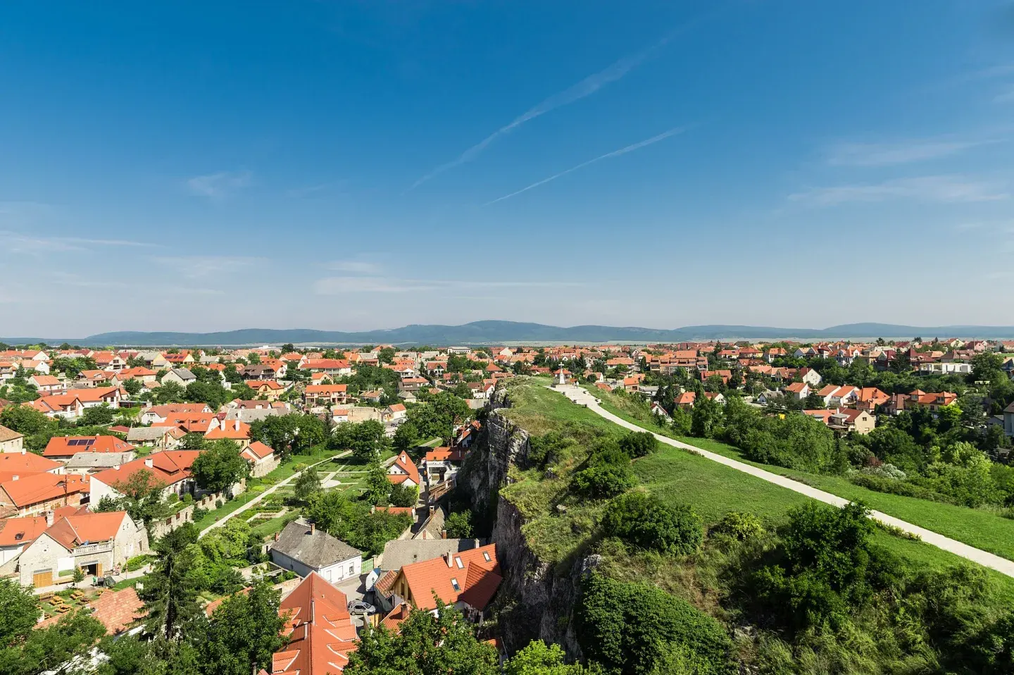 Veszprémi panoráma a várból, a Kálvária-dombbal